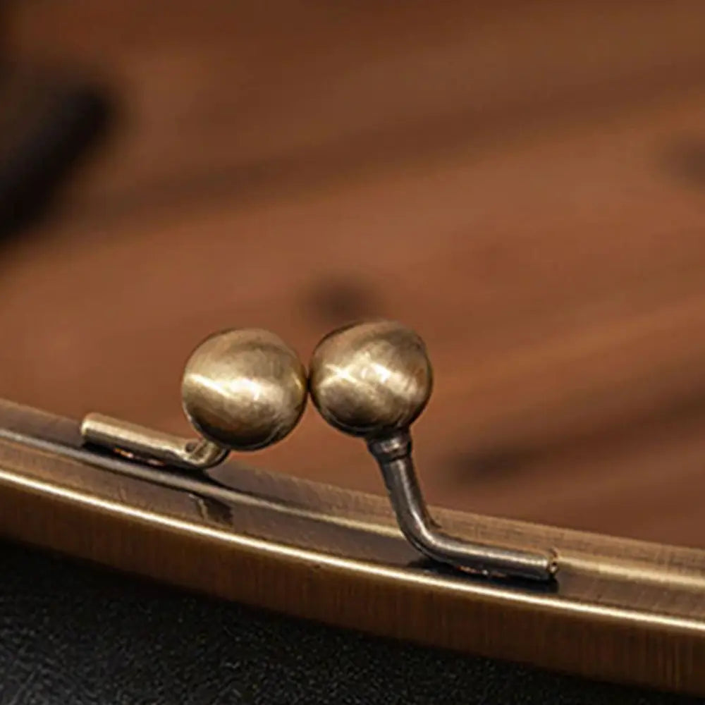 L&A | Anna - Chic Leather Bag with Kiss-Lock Closure