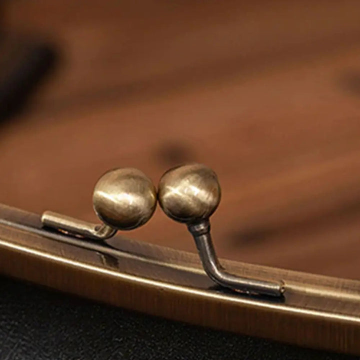 L&A | Anna - Chic Leather Bag with Kiss-Lock Closure