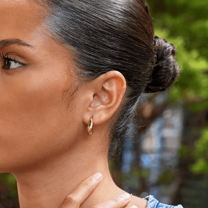 L&A | Vivienne Gold Hoop Earrings