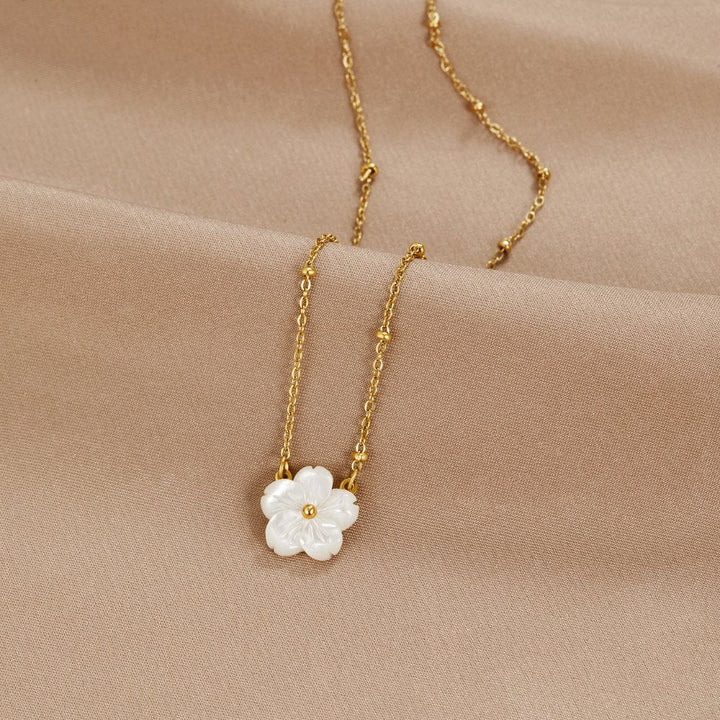 L&A | White Blossom Flower Necklace