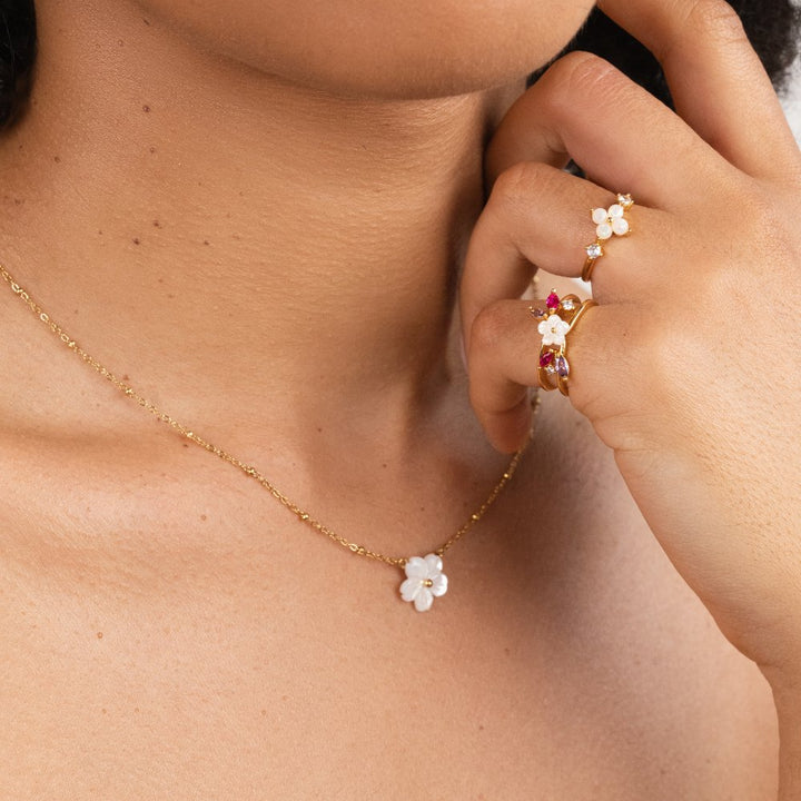L&A | White Blossom Flower Necklace